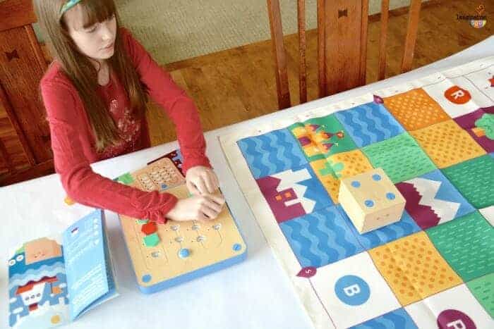 Cubetto board blocks and world map